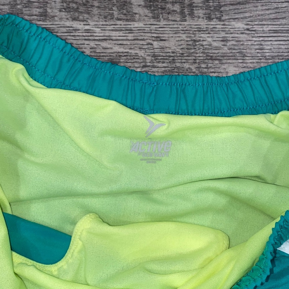 OLD NAVY RUNNING SHORTS - Picture 2 of 3